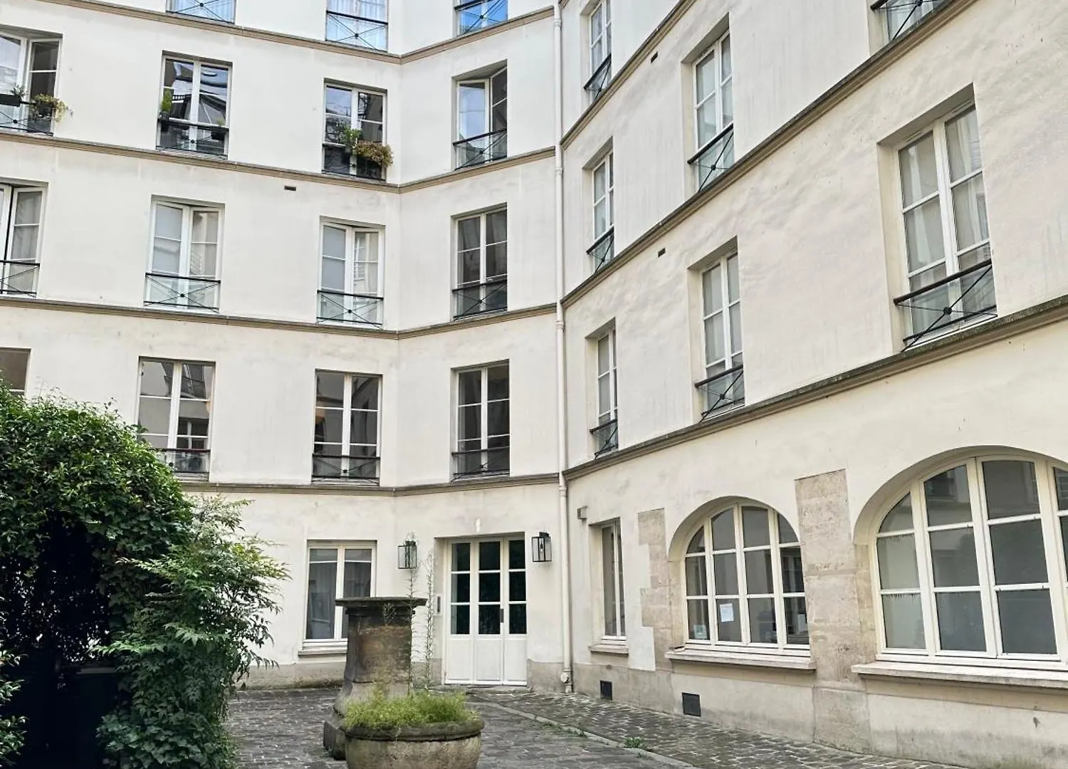 Luxurious Family Rental Near Luxembourg Paris